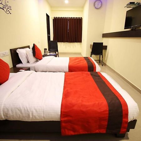 Hotel Ambience Sarkhej 外观 照片