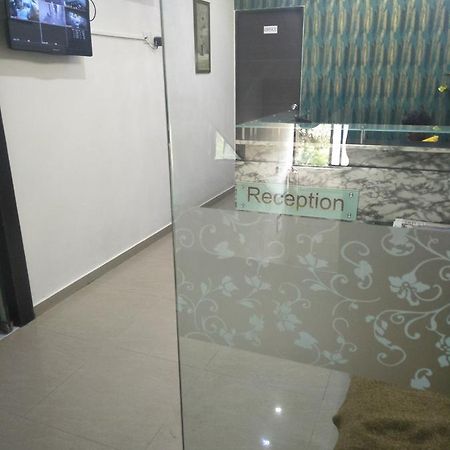 Hotel Ambience Sarkhej 外观 照片