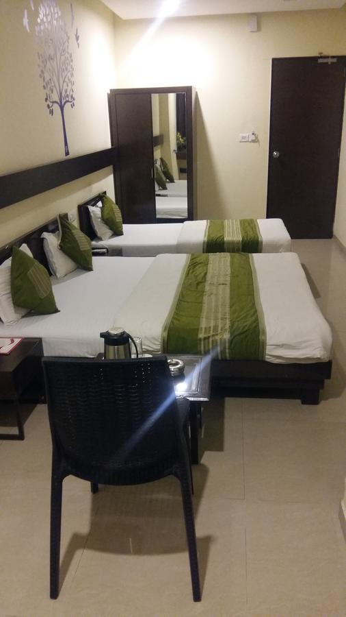 Hotel Ambience Sarkhej 外观 照片
