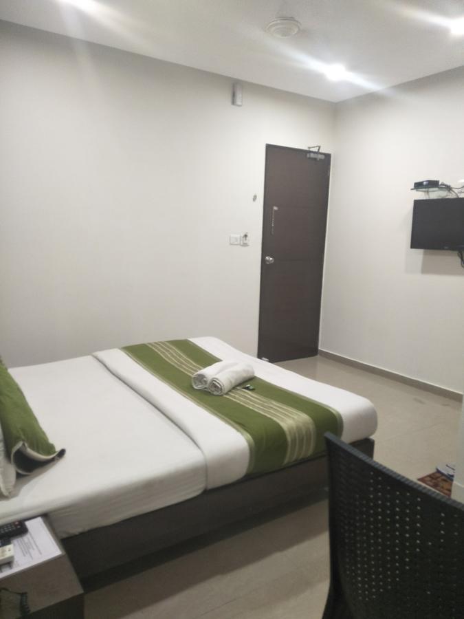 Hotel Ambience Sarkhej 外观 照片