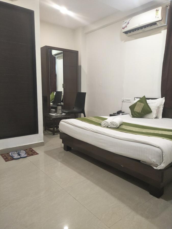 Hotel Ambience Sarkhej 外观 照片