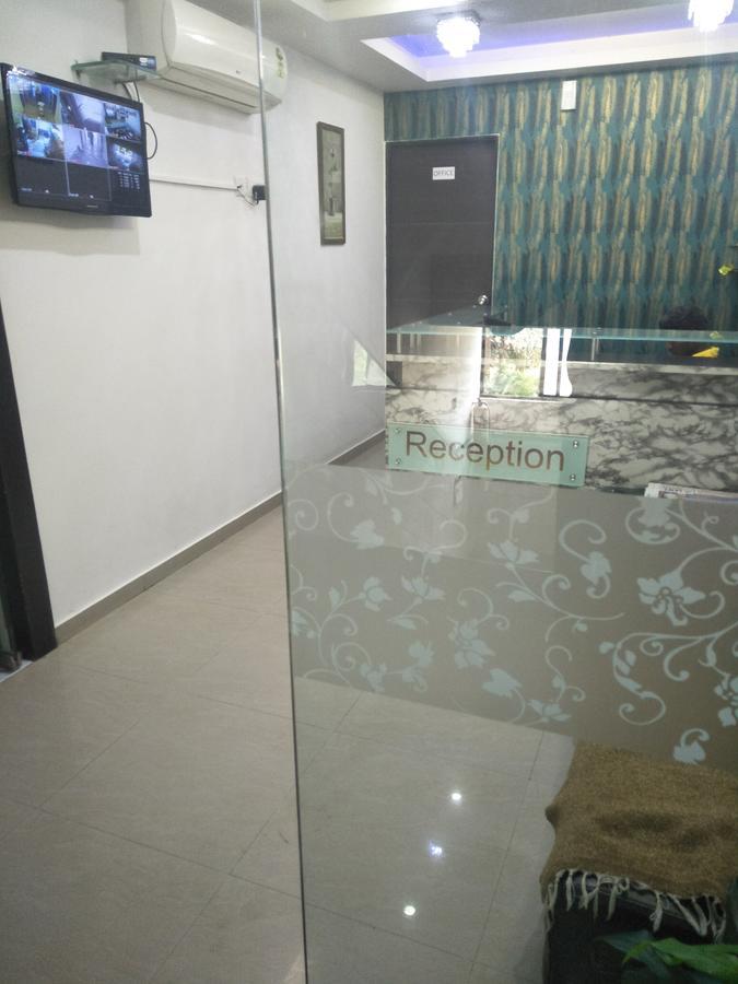 Hotel Ambience Sarkhej 外观 照片